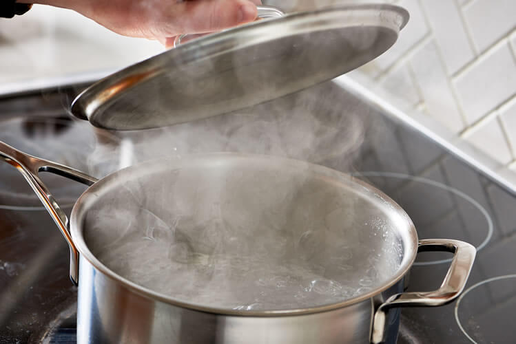cocinar-genera-exceso-vapor-agua